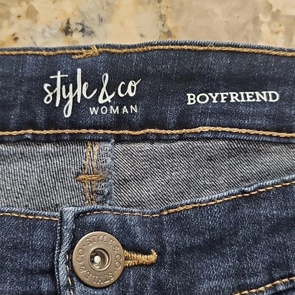 Style & Co - Curvy Boyfriend Jeans, Midrise - 16W - Good Condition Used - Picture 4 of 6